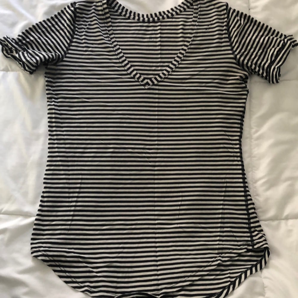 Lululemon short sleeve shirt